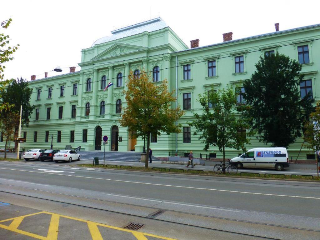Konzul -top Apartment, Strict Center, Parking Osijek